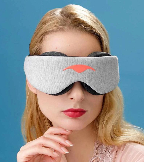 Manta Eye Mask with model